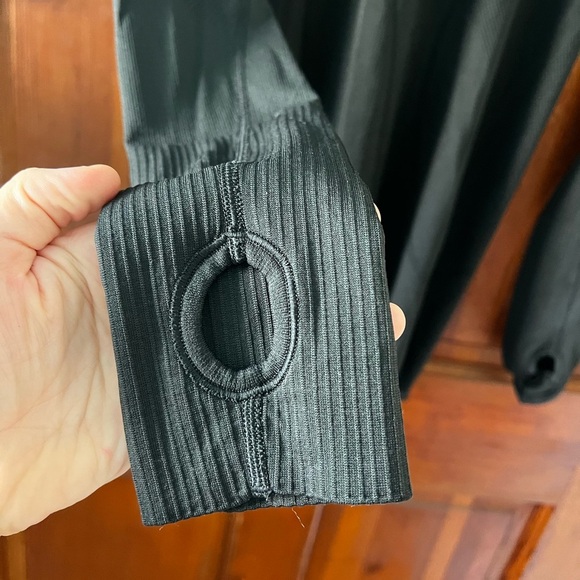 Lululemon Black Seamless Long Sleeve Top | Thumbholes Sweat Life size M - Picture 5 of 9